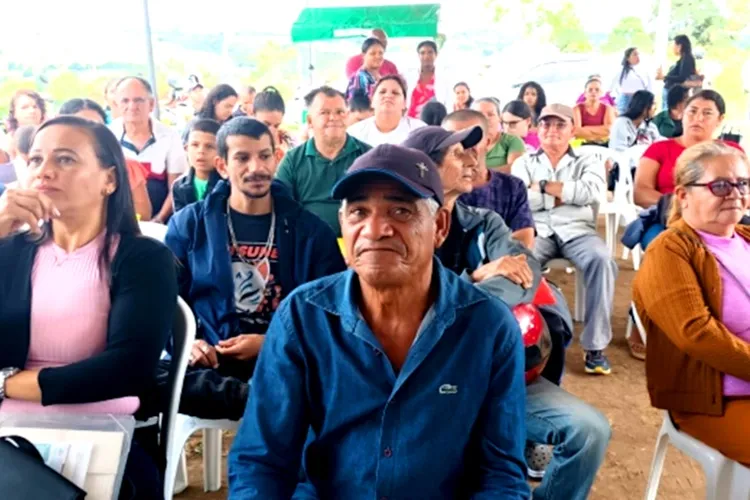 Mutirões do Incra levam serviços gratuitos à população de Brumado e Carinhanha