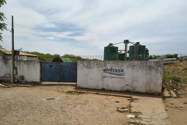 Vazamento em estação de esgoto gera esgoto nas ruas e revolta moradores em Brumado