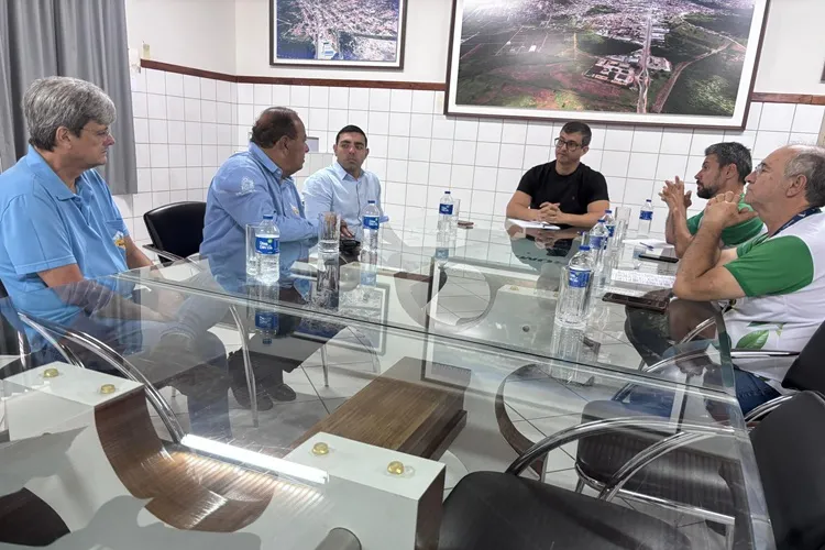 Estado e Município debatem abastecimento rural através do Programa Água Doce