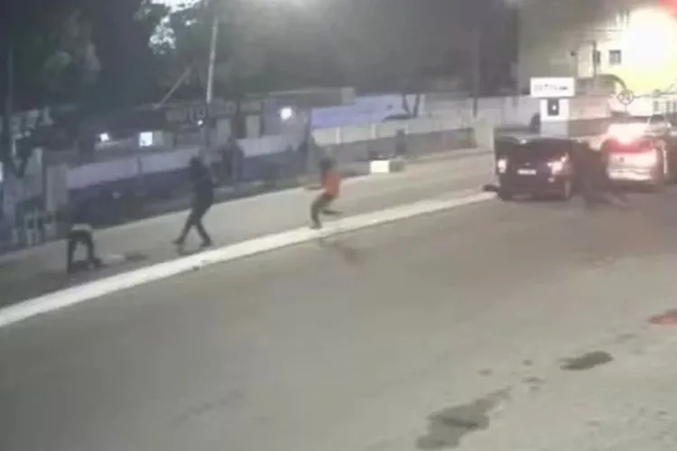 Homem é executado no meio da rua após pagar fiança e ser liberado em Teixeira de Freitas