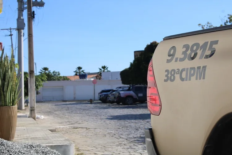 Homem invade casa, espanca idoso que dormia e foge sem levar nada em Carinhanha