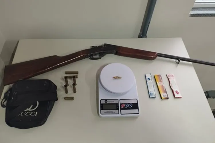 Homem é detido em Palmas de Monte Alto após denúncia de tiros em quintal