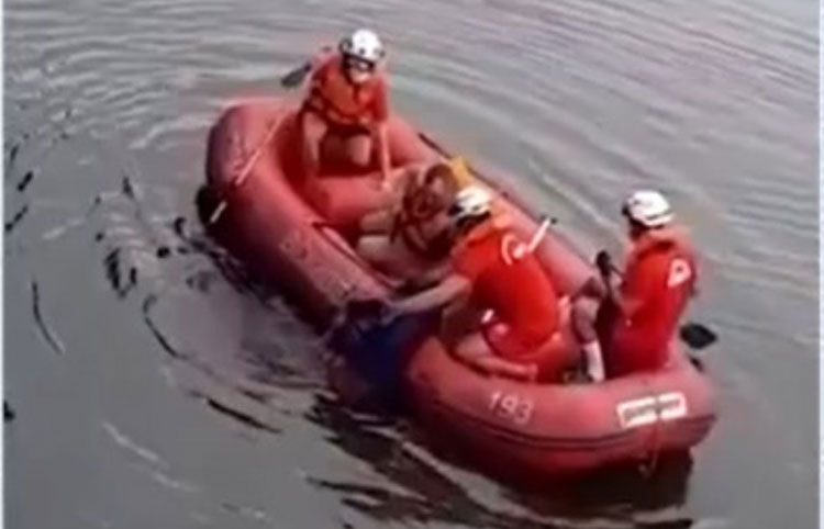 Suspeito de tentar estuprar criança é preso dentro de rio no sul da Bahia