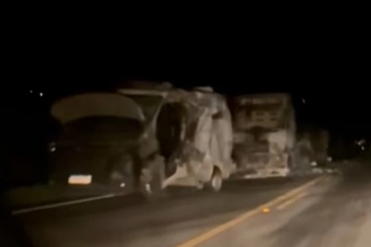 Guanambi: Ocupantes da ambulância que se envolveu em acidente passam bem