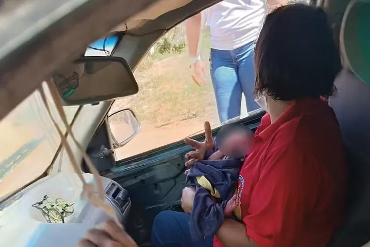 Recém-nascido é encontrado em matagal ao fundo de escola em João Dourado