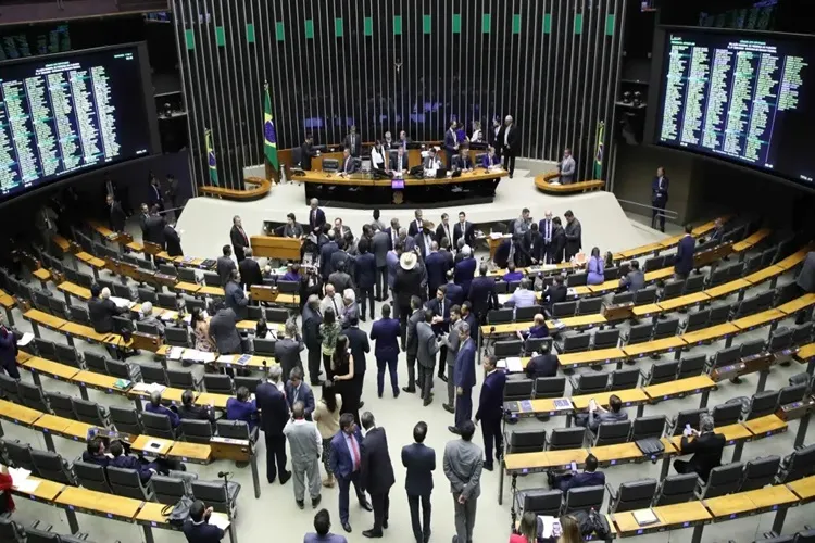 Aprovado na Câmara projeto que restringe 'saidinha' de presos em feriados