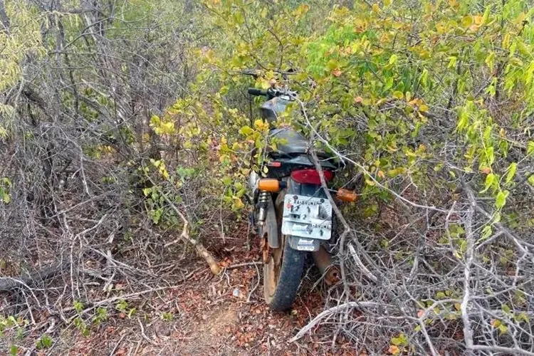 Moto furtada é encontrada em matagal na Fazenda Tamboril em Brumado