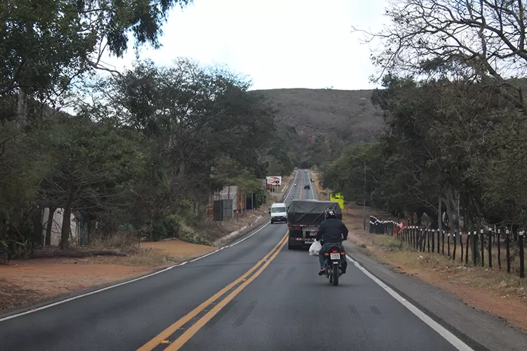 Motociclista de 28 anos é encontrado morto após acidente na BR-030 em Caetité