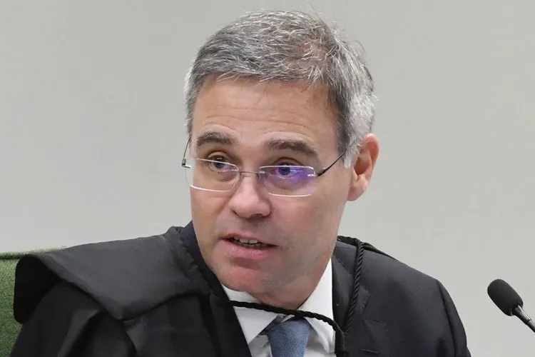 André Mendonça diz que juiz não é estrela e deve assumir responsabilidades