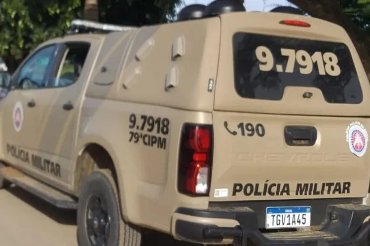 Suspeito de homicídio foge por telhados e invade casas, mas acaba preso em Poções