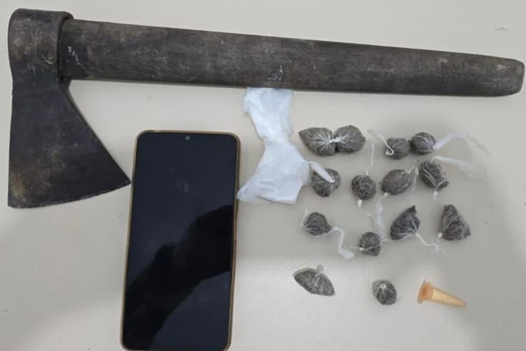 80ª CIPM prende homem com drogas após violência doméstica em Cândido Sales