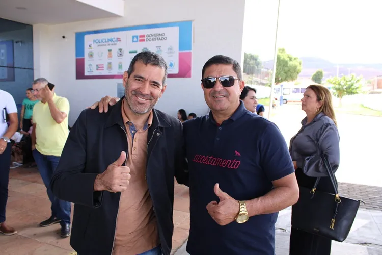 Prefeitos de Malhada de Pedras, Érico Cardoso e Dom Basílio solicitam Farmácia da Bahia