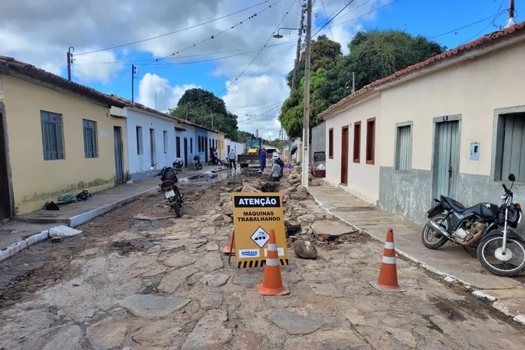 Antigas redes distribuidoras de água são substituídas em Rio de Contas