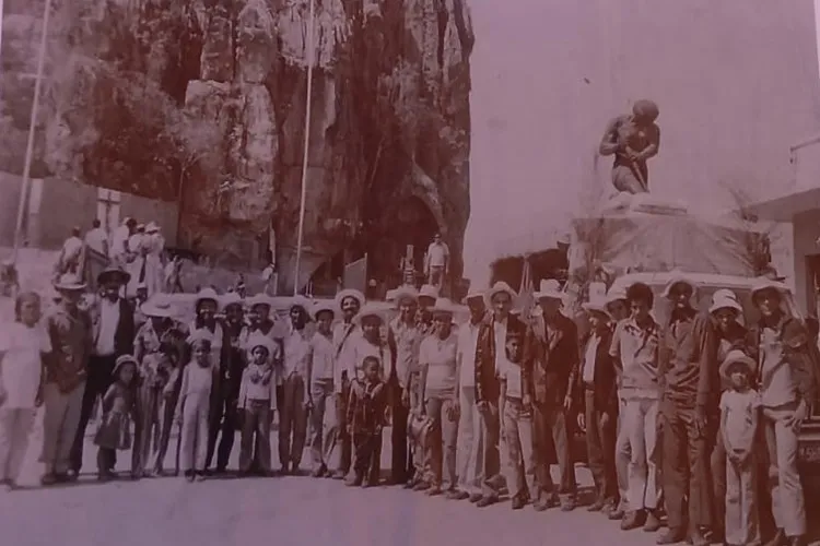 Católicos mantêm tradição de 50 anos de romaria de pau de arara a Bom Jesus da Lapa