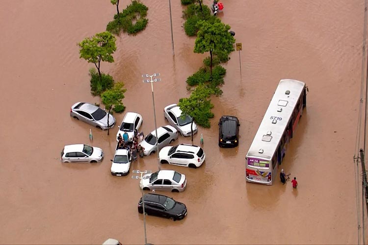 São Paulo fica em estado de alerta com chuva