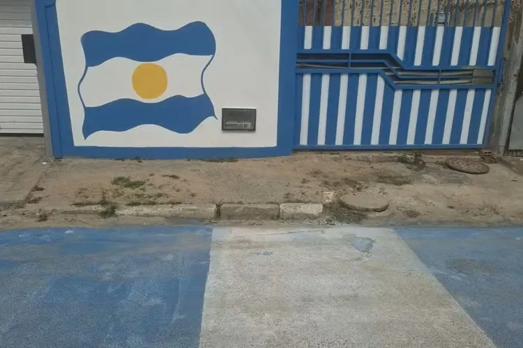 Baiano de Feira de Santana batiza filho como Messi e pinta casa nas cores da Argentina