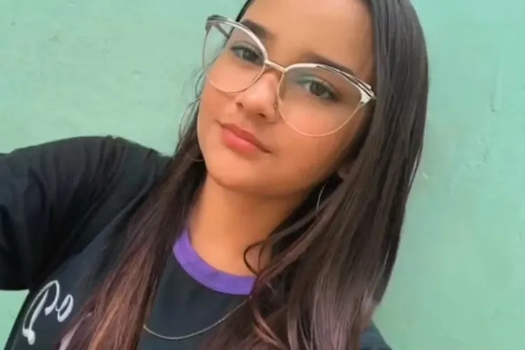 Adolescente de 16 anos morre após receber descarga elétrica enquanto pranchava o cabelo