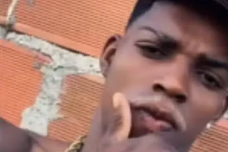 Homens se passam por policiais, invadem casa e matam jovem de 24 anos em Feira de Santana