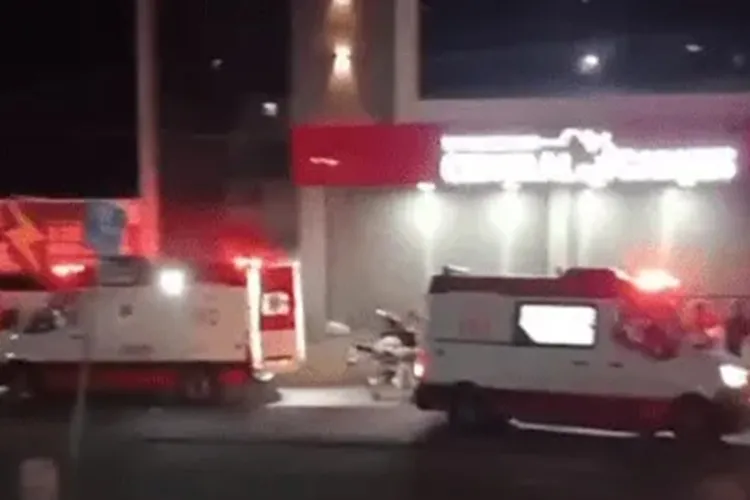 Moto tenta ultrapassagem pela direita e colide com dois veículos em Caetité