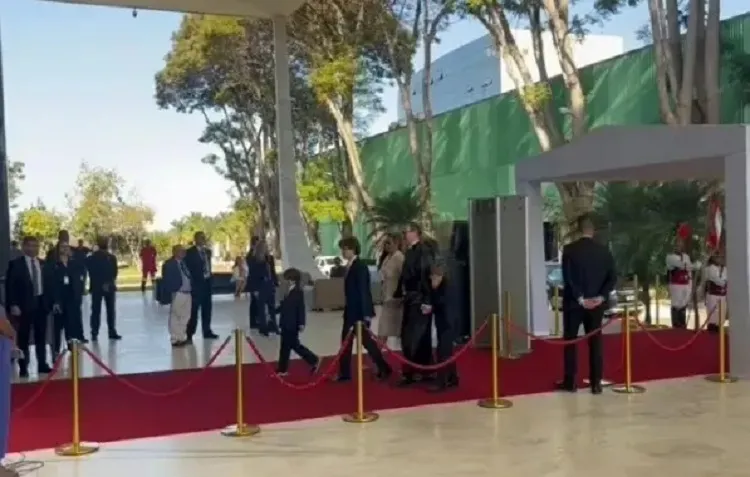 Cristiano Zanin toma posse como novo ministro do STF