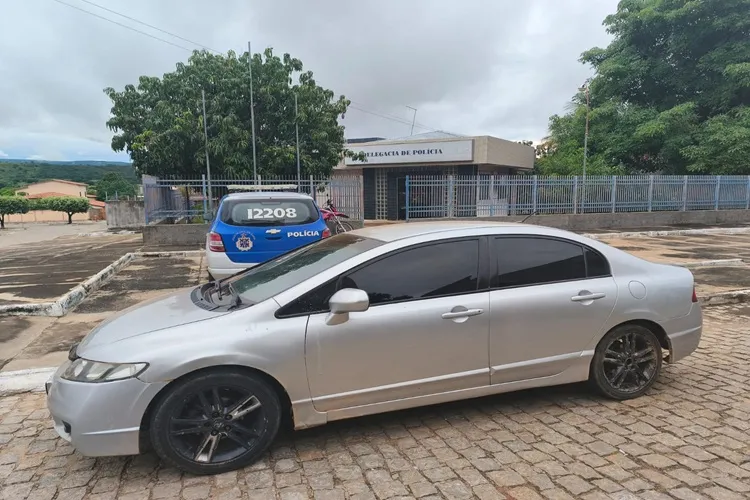 Polícia Civil recupera veículo roubado em Botuporã