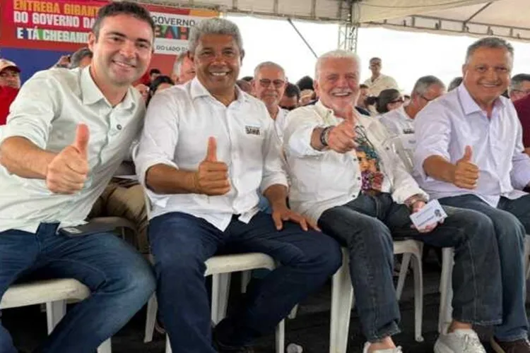 Brumado: Prefeito faz história reunindo no mesmo palanque três governadores da Bahia