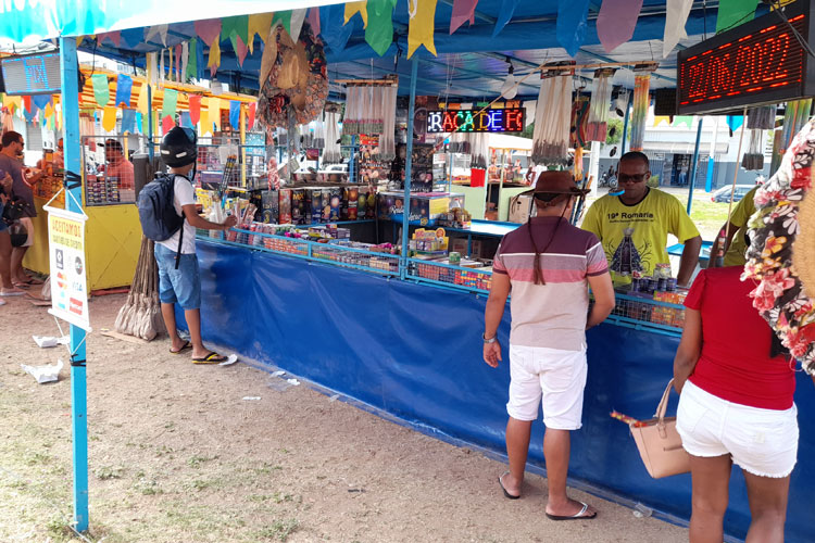 Brumado: Ambulantes cobram organização da administração com a venda de fogos