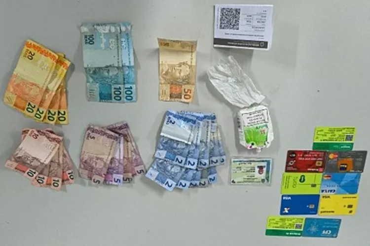 Homem é preso com cocaína após confusão em posto de combustíveis em Guanambi