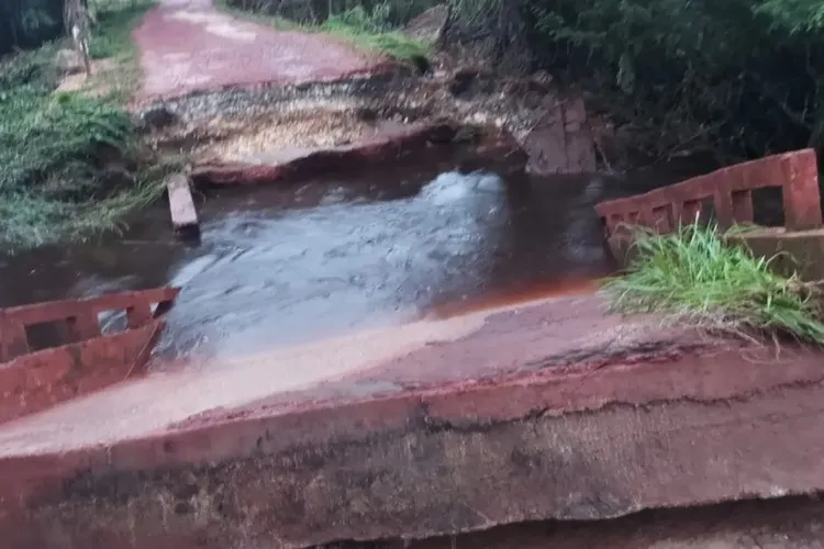 Moradores cobram construção de ponte em estrada da Cachoeira do Buracão em Ibicoara