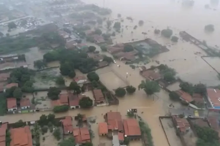 Alagamento em Muquém do São Francisco deixa mais de 500 desalojados