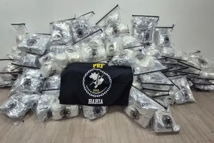 Duzentos quilos de maconha são apreendidos após perseguição em Salvador