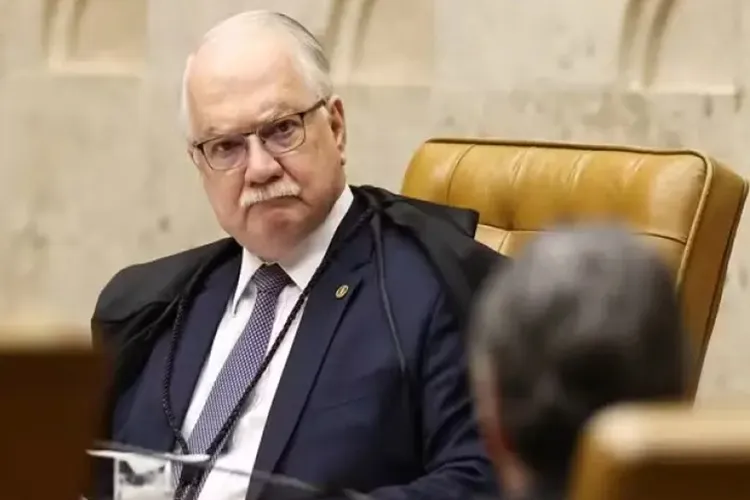 Édson Fachin nega pedido para julgar André Mendonça junto com Alexandre de Moraes
