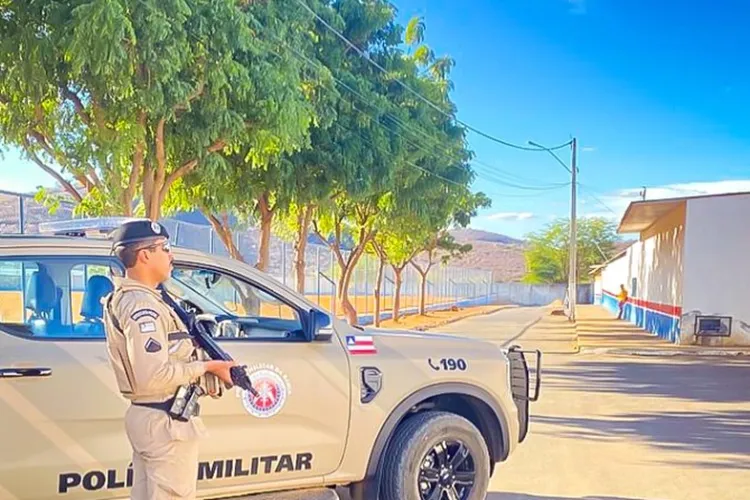 24º BPM intensifica policiamento na Escola Idalina Azevedo Lobo em Brumado