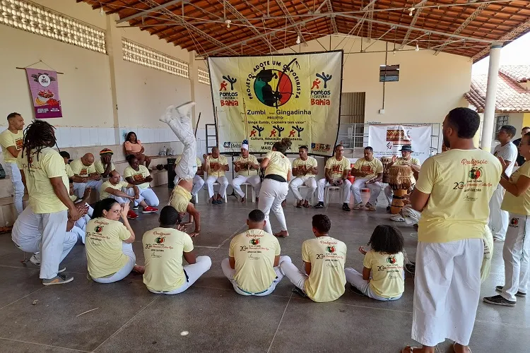 Projeto Adote um Capoerista comemora 20 anos de fundação em Brumado
