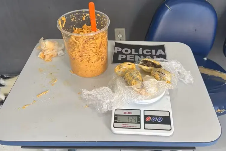 Feira de Santana: Mulher é presa ao tentar entrar em presídio com drogas em estrogonofe