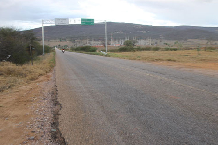 Acidente envolve ambulância da prefeitura de Tanhaçu durante transporte de paciente