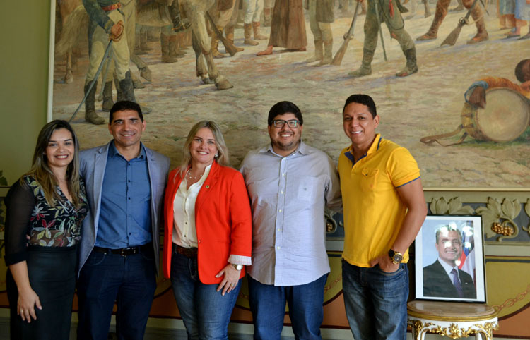 Ivana Bastos busca apoio para o I Festival de Forró da Chapada em Mucugê