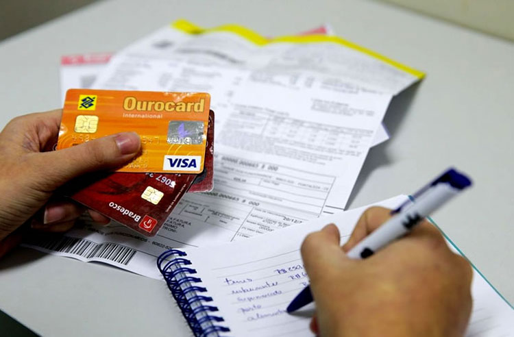 Pesquisa aponta que 4,2 milhões de jovens e idosos estão endividados na Bahia