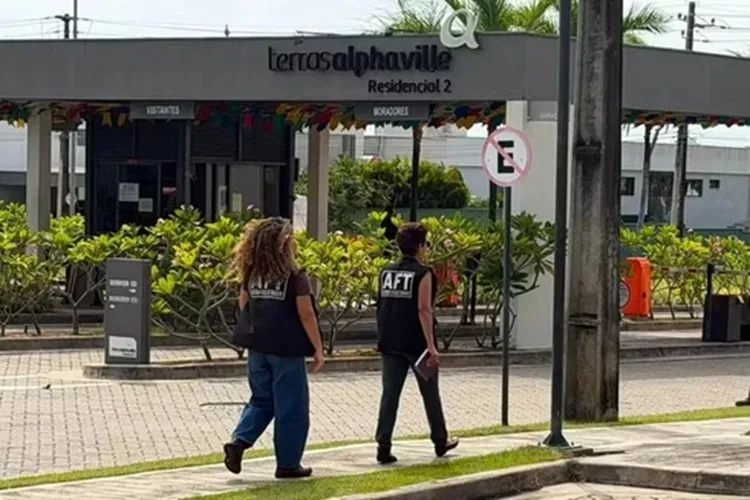 Mulher é resgatada após trabalhar mais de 50 anos sem salário em condomínio de luxo