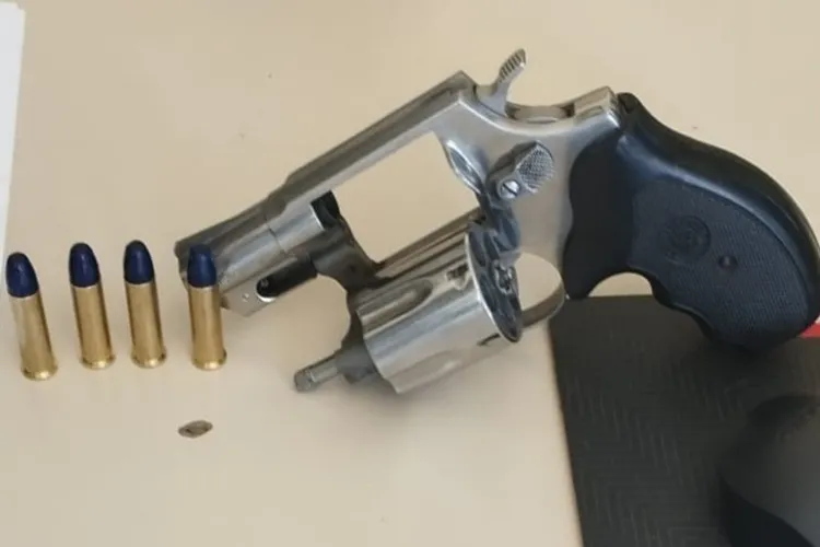 4ª CIPM apreende arma de fogo durante diligência na cidade de Botuporã