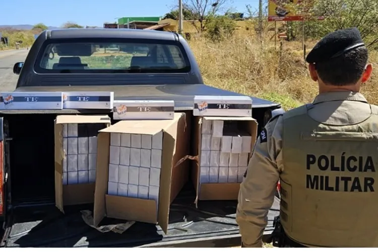 PM apreende carga de cigarros contrabandeados na cidade de Macaúbas