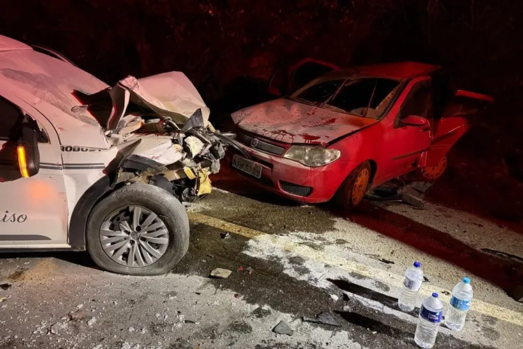 Colisão envolvendo carro funerário mata uma pessoa na BR-030 em Caetité