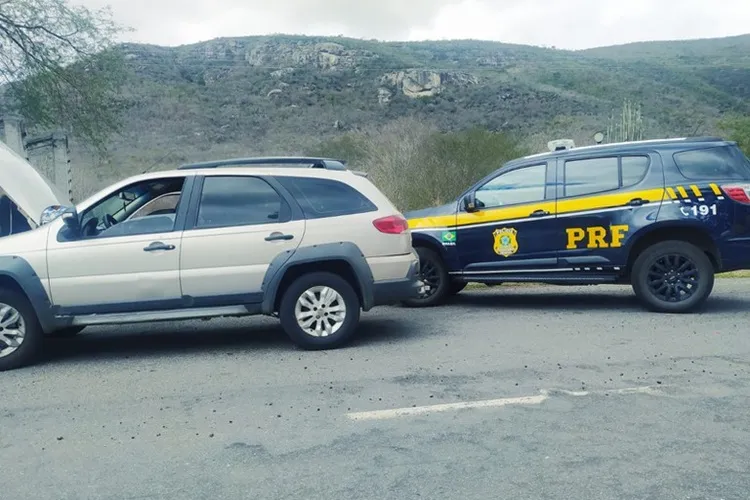 PRF recupera veículo furtado e encaminha condutor à Polícia Civil em Jequié
