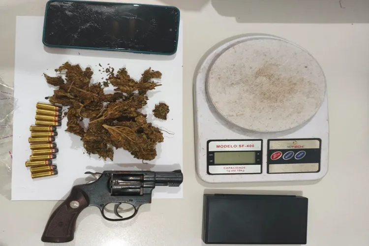 Indivíduo é preso com arma, drogas e munições em Seabra