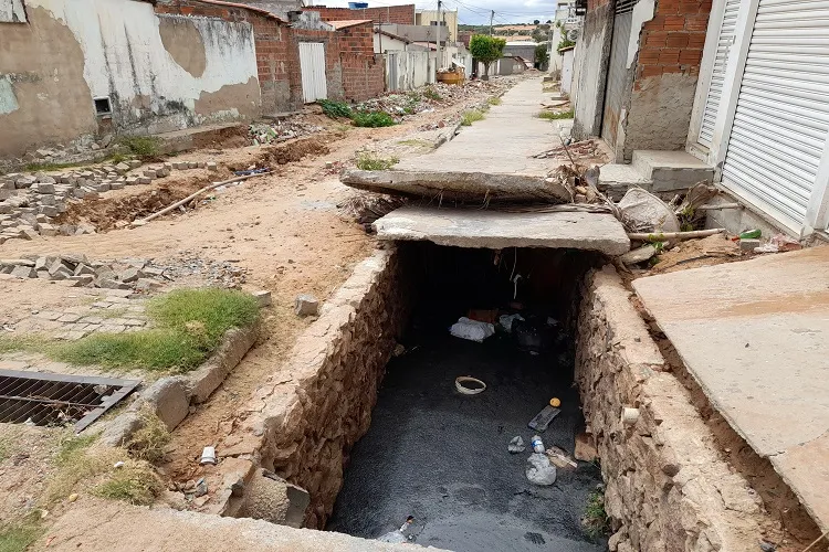 Brumado: Ruas do Dr. Juracy ainda com cenário de terra arrasada pós-temporal
