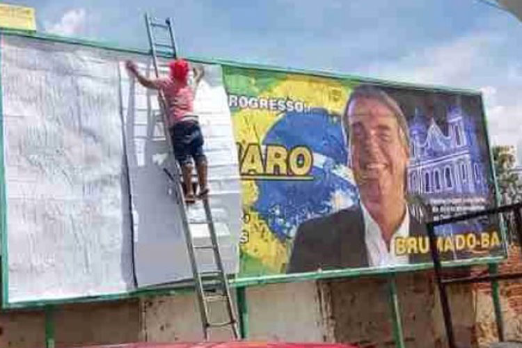 Outdoor de Bolsonaro é retirado em Brumado
