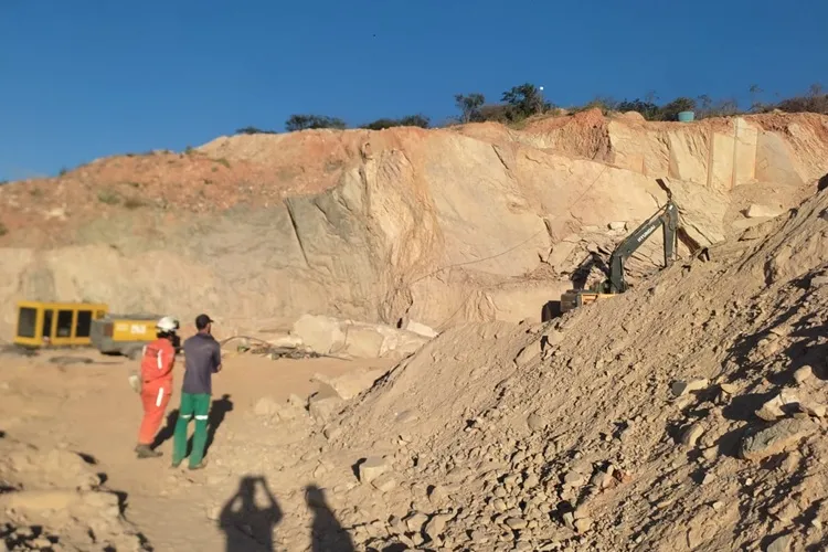 Ituaçu: Polícia Civil investiga morte de homem soterrado enquanto trabalhava em pedreira