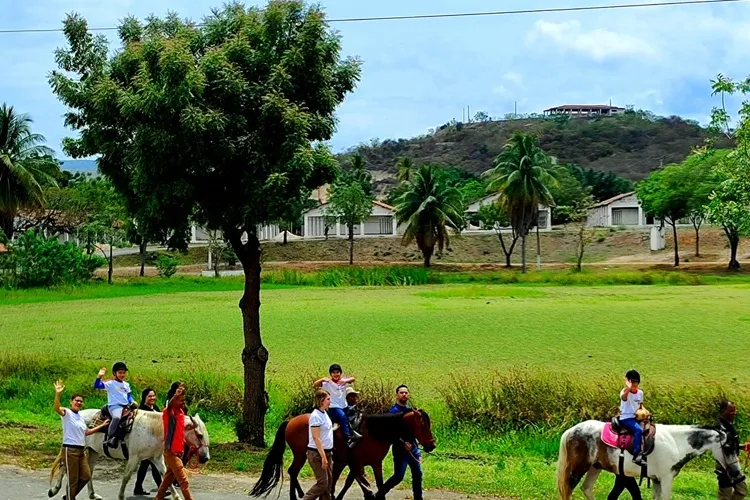 Uesb firma parceria com Centro de Equoterapia de Jequié