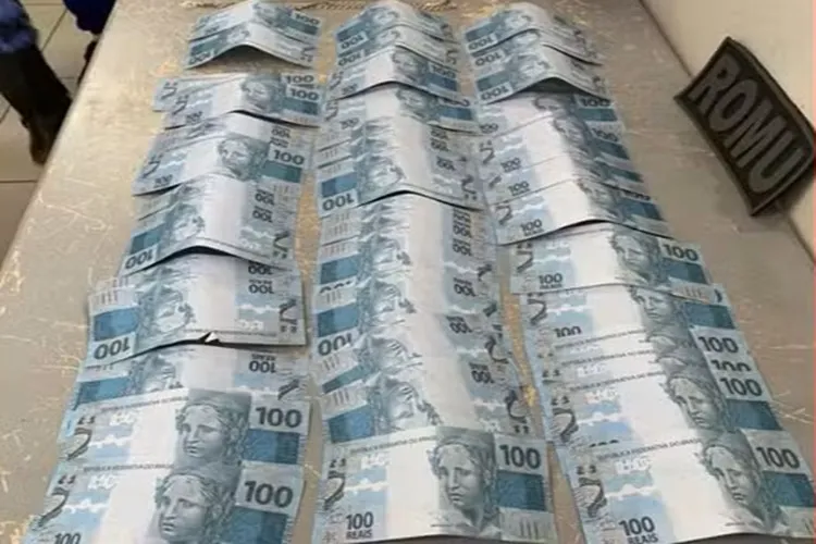 Homens são presos com mais de R$ 4 mil em notas falsas em Luís Eduardo Magalhães