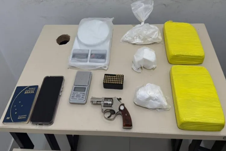 78ª CIPM prende mulher com 2,5 kg de cocaína e arma em Vitória da Conquista